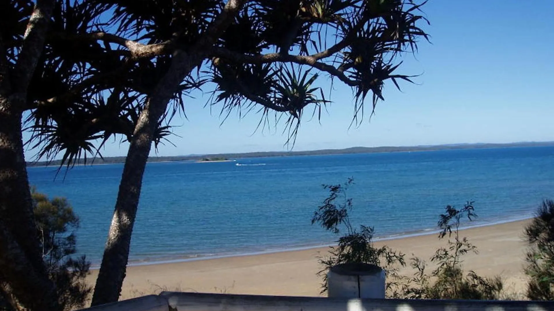 Boat Harbour Apartments Studio Urangan