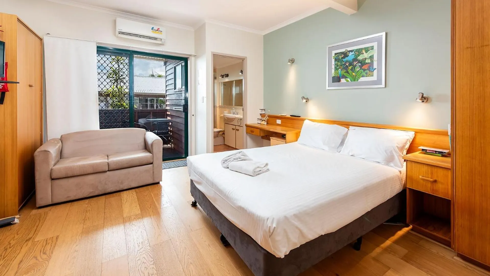 Boat Harbour Apartments Studio Urangan