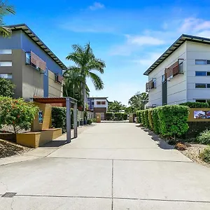Villa Quarterdecks Retreat, Urangan